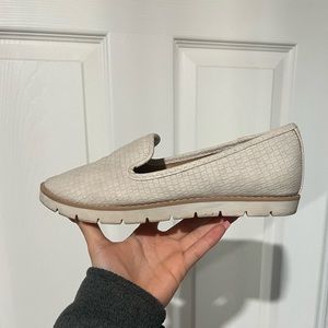 Cliffs by White Mountain slip on